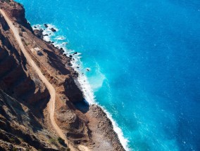 在我们本周的旅行回顾中：燃烧的山脉，其火焰永不熄灭，南极洲是如何变成热门度假胜地的，以及意大利首条豪华睡眠火车会带来哪些期待。