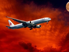 澳大利亚航空公司(Qantas Airways)表示，一架周五从悉尼飞往布里斯班的航班起飞后发动机出现故障，在安全返回悉尼机场之前盘旋了一段时间。