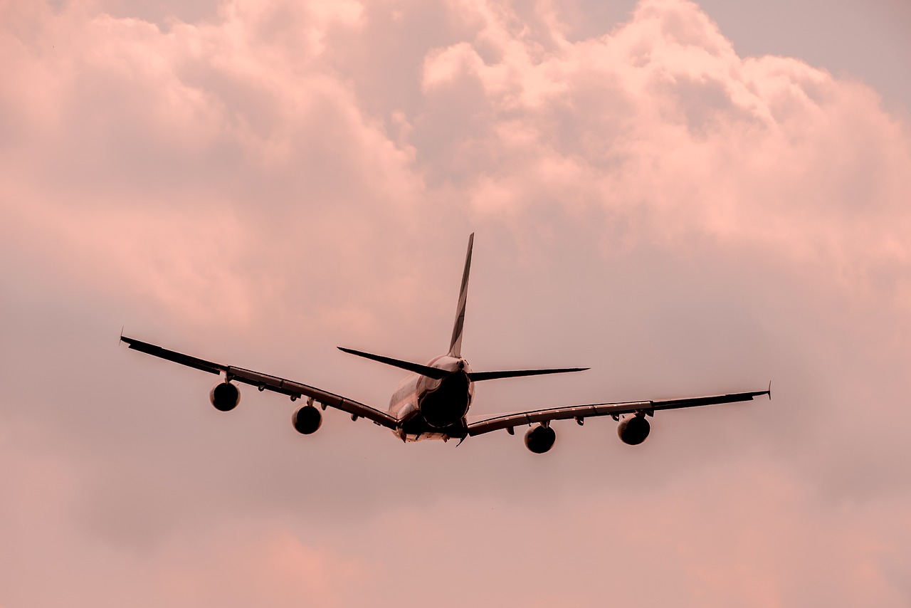 周一，两架美国航空公司飞机在飞越海地首都太子港上空时遭到枪击，海地当局在帮派暴力加剧的情况下暂停了首都所有进出航班。  第1张