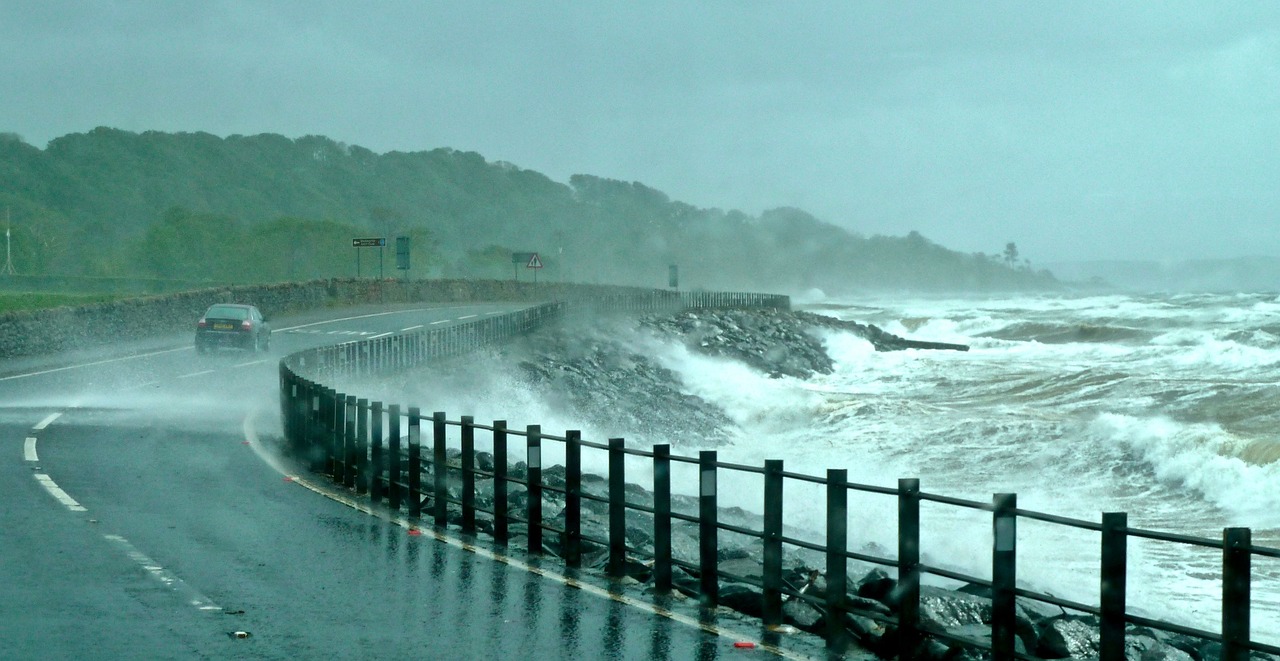 来论｜风狂雨骤掀不翻大海  第1张